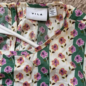 Vila mini dress with cut out back in striped floral print, size EU36 - US 4/6 thumbnail 6