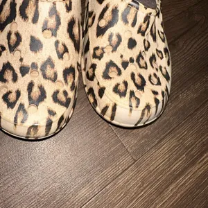 Crocs leopard spot rubber washable slip in W7 ortho clogs thumbnail 2