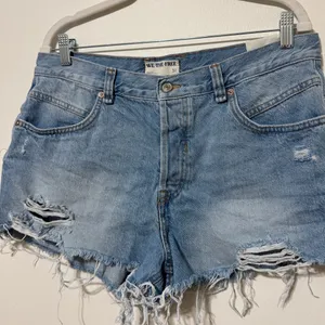 NEW We The Free Now Or Never Denim Shorts Moon Child Light Blue NWT thumbnail 4