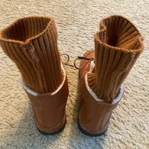 Tan Faux Leather Lace Up Ankle Boots with Ribbed Knit Sock‎ Cuff size 5 Lining thumbnail 5