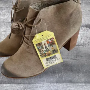 Toms NEW Lunata Lace Up Suede Bootie Womens 12 Desert Taupe Wooden Block Heel thumbnail 2