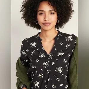 Old Navy Black‎ Floral Printed V Neck Top thumbnail 3