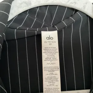 Alo Yoga Pinstripe Daylight Button Down Long Sleeve Black/Titanium XS thumbnail 3