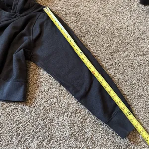 Lululemon Black Loungeful Cropped Hoodie Sweatshirt Women's Sz 8 Or 6 thumbnail 5