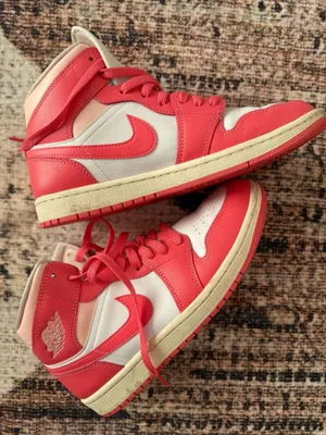 Nike Shoes thumbnail 1
