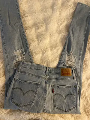 High-Rise Levi’s Skinny Jeans 721 thumbnail 2