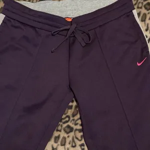 NIKE Track Pants Women's Size M Nike Athletic Wear Drawstring Waist Track Pants thumbnail 1