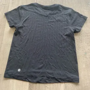 Train to be short sleeve shirt *black *size two thumbnail 2