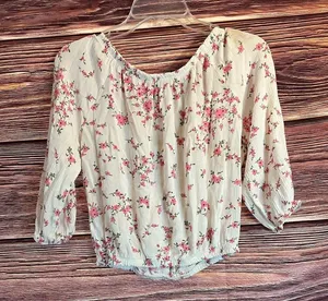 Free Kisses Flowers Crop Top. Size Medium. thumbnail 4