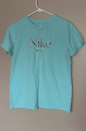 The Nike Tee Women’s Short Sleeve T-Shirt thumbnail 1