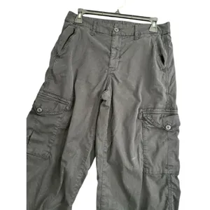 American Eagle Outfitters Black Cargo Pants with Button Flap Back Pockets Size 6 thumbnail 4
