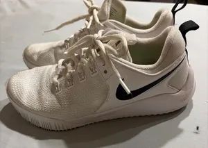 Nike shoes thumbnail 1