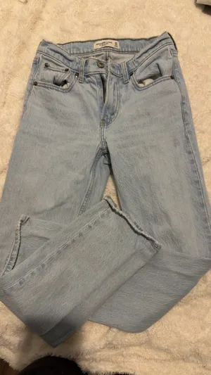 Abercrombie jeans thumbnail 1