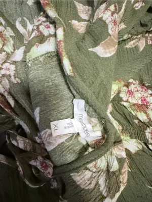 5/$30 🎈 Maurices XL olive green floral surplice neck Blouse thumbnail 5