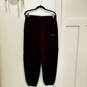 Nike Therma Fit Dark Maroon High Waist Women's Jogger Elastic Waist Size Large thumbnail 2