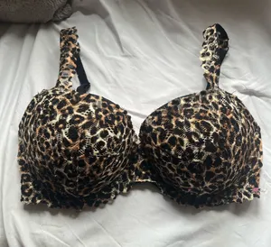 Victoria’s Secret PINK leopard print bra size 36DD thumbnail 1