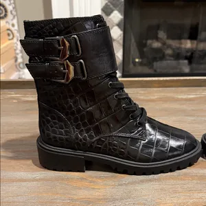 Vince Camuto Fawdry Black Croc Combat Boots Size 5.5 Lug Sole Leather Grunge‎ thumbnail 4