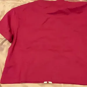 Guess Women's Active Short Sleeve Oversized Logo Cropped T-Shirt Pink Small NWT thumbnail 9