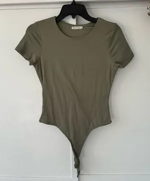Heart & Hips Closet Staple Double Lined Dark Green Body Suit Tee • Size M thumbnail 1