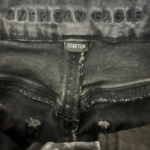 American Eagle Curvy Mom Jeans Womens 6 Black Stretch High Rise Tapered Grunge thumbnail 6