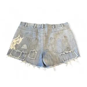 POL NWT $98 Denim Cut Off Shorts Distressed Floral Lace Appliqué Accents thumbnail 2