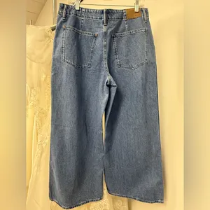 Madewell Wide-Leg Jeans in Medium Blue thumbnail 5