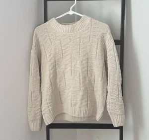 White Sweatshirt thumbnail 4