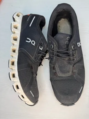 On Cloud 5 All Black Mesh Low Top Sneakers sz 8.5 thumbnail 9