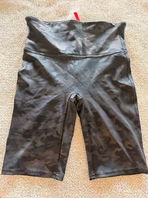 Title: SPANX Black Camo High Rise Compression Bike Shorts Women’s Medium thumbnail 1