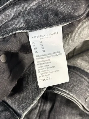 American Eagle Jorts Womens 18 Black Denim 90s Boyfriend Bermuda Raw Hem NWT thumbnail 5