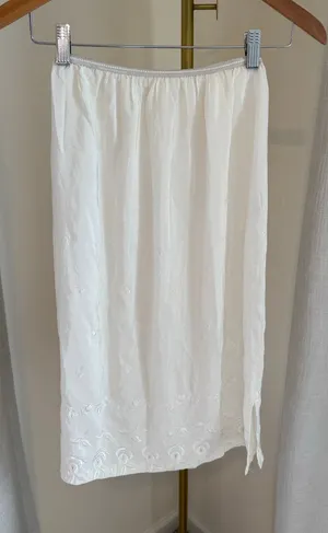 Women's Straight & Pencil Skirt White Floral Embroidered Elastic Waist Pull On thumbnail 1