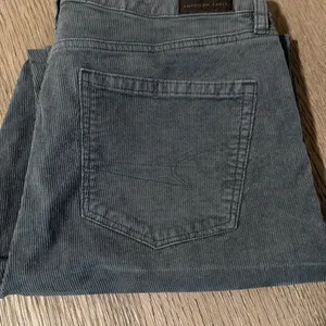 American Eagle mom fit corduroy jeans thumbnail 2