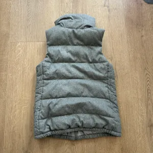 Old Navy Gray Puffer Vest thumbnail 5