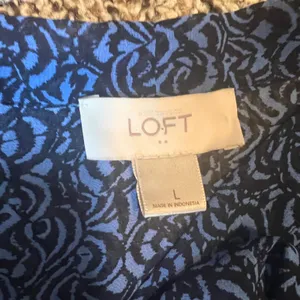 LOFT‎ Blue Black Patterned Button Up Shirt Women's Size L 3/4 Sleeve thumbnail 2