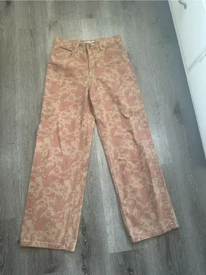 Zara Floral Damask High-Rise Pants in Rose and Beige thumbnail 5