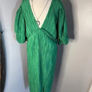 Anthropologie Emerald Green Pleated Midi Dress with Puff Sleeves thumbnail 4