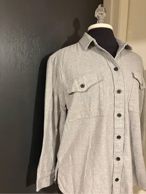 Madewell Long-Sleeve Flannel 100% Cotton Button-Up Shirt in Light Gray thumbnail 2