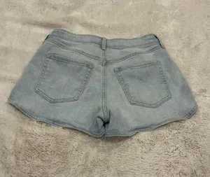 Old Navy Low-Rise Dolphin Hem Denim Shorts Size 8 thumbnail 2