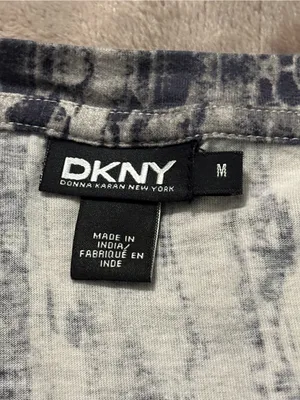DKNY Top Women’s Size M Gray & White Pattern V‑Neck Tee with Beaded Embroidery thumbnail 7