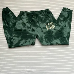 Keith Haring Tie-Dye Pop Art Sweatsuit Sweatshirt & Joggers thumbnail 4