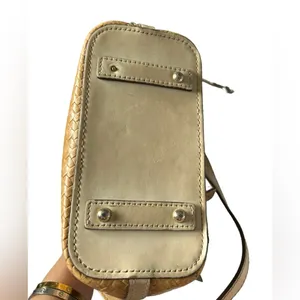 Dooney and bourke vintage beige and white shoulder bag. Needs work thumbnail 4