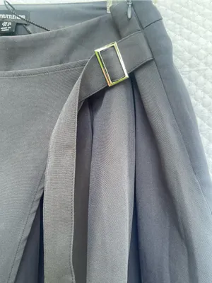 PrettyLittleThing Black Wrap Pleated Skirt with Buckle Detail thumbnail 2