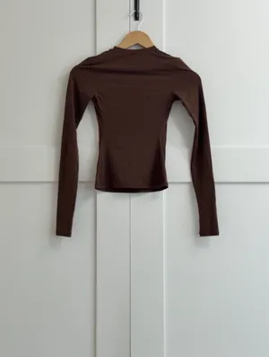 NWT Skims Fits Everybody Long Sleeve T-Shirt XXS thumbnail 3