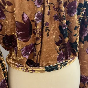 Patrons of Peace Medium Fall Multicolor Floral Print Tie Back Velvet Crop Top thumbnail 3