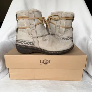 UGG Australia Cove Fieldstone Suede Sheepskin Boots 5136 Womens 8 With Box thumbnail 1