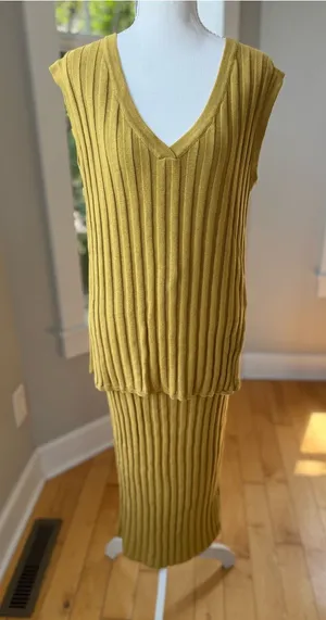 INDUSTRY Chartreuse Yellow Gold Ribbed V-Neck Knit Skirt Set Size Small thumbnail 1