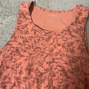 REI Co-op Active Print Crop Top Womens Medium Terracotta High Neck Ribbed Hem thumbnail 2