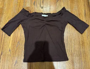 aemi + co cropped off the shoulder top Brown thumbnail 1