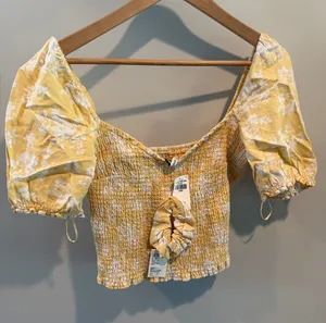 Abercrombie & Fitch Large Yellow Floral Smocked Linen-Blend Crop Top w/Scrunchie thumbnail 1