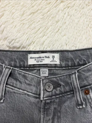 Abercrombie & Fitch The Dad Short - High-Rise thumbnail 2